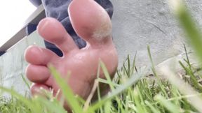 UNPEDICURED FEET TEASE IN THE GRASS