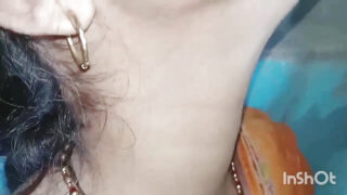 Gostosa monta no estilo cowgirl antes de levar uma penetração anal profunda e uma gozada dentro