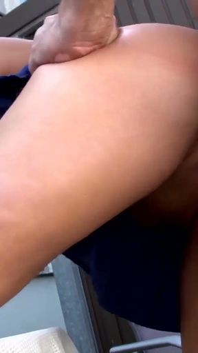 Die Nachbarin beim Hoeschen naessen beobachtet + gefickt   Clip 1