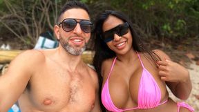 Thai MILF grabs picked up and mounts in public beach