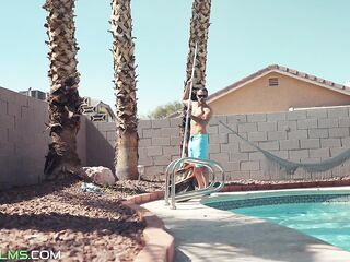 Big Tit Bikini Women Fucking The Pool Stud