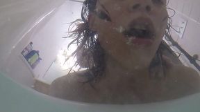 Naked Bitch Candy Cruise Fucks Herself in Bathtub POV