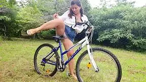 Busty Student 18+ Expressiagirl Fucks And Cums On A Bike In A Public Park!