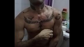 Tatuado goza en video llamada . Esc&uacute_chalo gemir