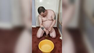 Watch this amateur homemade video of a guy getting a kinky milkshake from his buddy while getting wet and wild