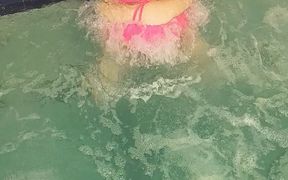Davisdesires Is in the Pool Watch Her Pussy Drool