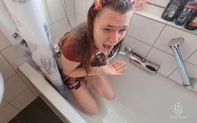 Clumsy Accident with Messy Masturbation!!