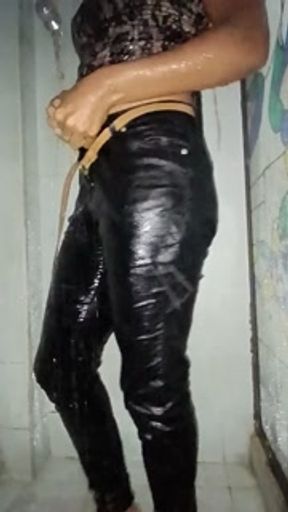 Girlfriend pee in jeans and shower