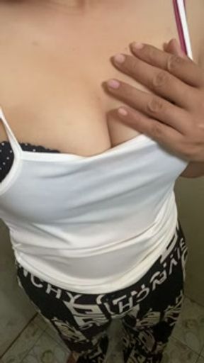 ฉันอยากมีแฟนไปฮันนีมูนI - want a boyfriend to come with me on my honeymoon.