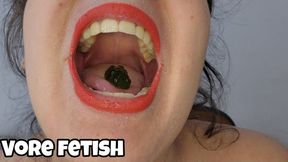 Big Mouth Vore Tease – Eating Gummy Bears with My Red Lips