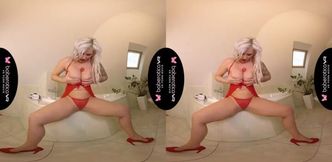 Jarushka Ross Enjoys a Sensational Solo Experience with a Glass in VR