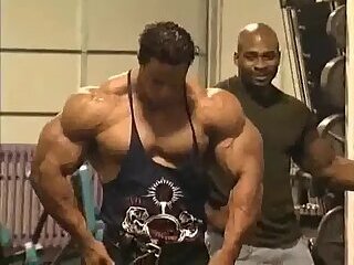 Kevin Levrone Lifting Weights, Flexing, and Posing 3 Weeks Before 2000 Mr Olympia