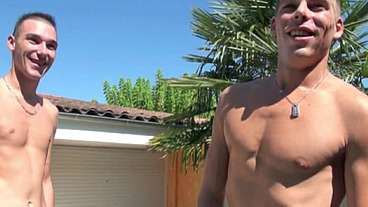 Sunny BLUE fucked bu JIMY FIX exhib outdoor