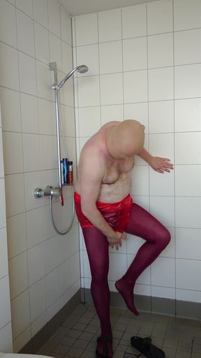 Pantyhose and Incontinence Trousers in the Shower