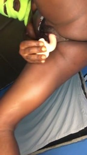 Am a sexy bitch who loves to play with her tight pussy