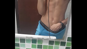 Novinho de pau duro na cueca