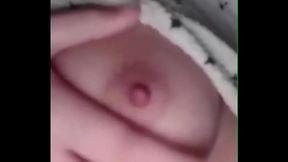 Me encanta manosearme las tetas y apret&aacute_rmelas