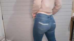 Sexy smelly farts in jeans *