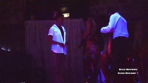 gang-bang et gloryhole dans un club echangiste. pour ce jour voici la ...