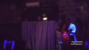 gang-bang et gloryhole dans un club echangiste. pour ce jour voici la ...