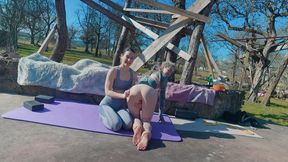 JOI Stretching in Yogaleggings mit Anuskatzz (Deutsch) (AVI)