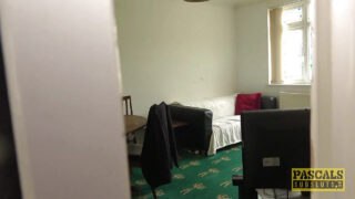 Cherry English mendapat anal fucked oleh Pascal White