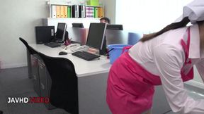 Chihiro Akino Delivers Unforgettable Blow Job Performance in Steamy Office Encounter
