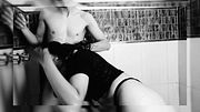 Travesía feroz de cuerpos en ducha caliente