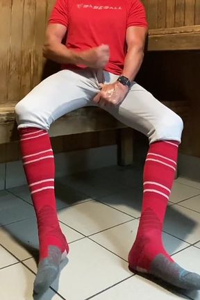 Buff Dilfjockdad87 Almost Gets Caught Jerking in the Sauna