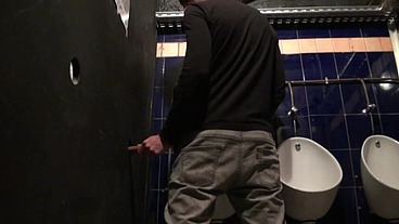 227 / suker dick in glory holes of toilett of bar