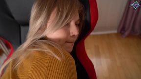 Karneli Bandi got a dick in a box and tried it in her tight ass