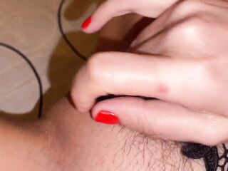 Close-up of a curly pussy's orgasm