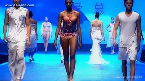 Chinese model in sexy lingerie show.20