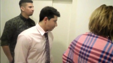 CON MI HERMANASTRA ENCONTRAMOS A DOS VECINOS EN EL BOLICHE sorteamos con dados los intercambios de pareja , ORGIA FIESTA