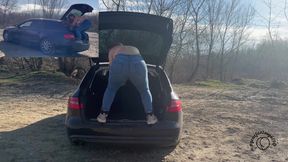 Car Quake: Bouncing Beauty in Motion