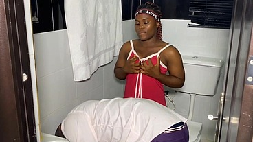 She seduced and fuck the plumber who came to fix her bathroom