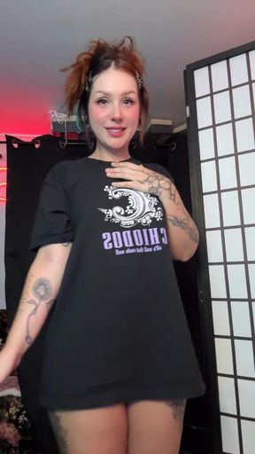 Hot babysitter gives JOI