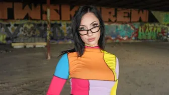Jazmin Luv performs deepthroat blowjob while cheating in her apartment bedroom
