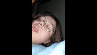 デカ尻のぽっちゃり美女がデカチンに犯されるハードコア動画