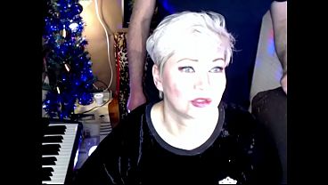 Mature married webcam couple entertains young people on their own balcony .!. ))