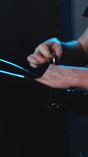 Challenging electro session for the Rubber Slut from Germany