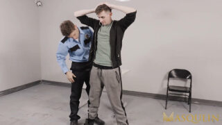 Sexo oral, masturbação, sem camisinha, família, músculos – policial Jack Hunter e Michael Del Ray com pênis enormes transando analmente