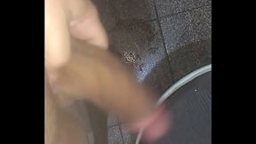 Gordinho Gostoso Roludo exibindo o pau delicioso