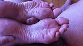 SKINNY WRINKLED SOLES FOOTJOB - FULL HD