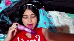 Me masturbo con mi vibrador