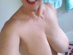 Big boob brunette masturbates on webcam