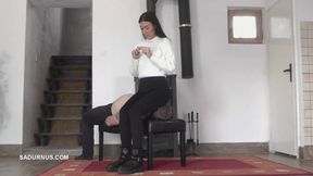 Mistress Natasa sits on the slave's face A wmv