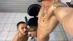era so para cortar o cabelo com o barber shop putao, mas acabei levando pica e leitada