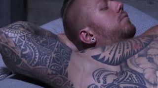 Tatted boy Strokes Off