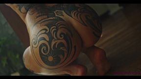 Sultry Sinner Sanksor Sucks Off Her Tattooed Tush to Tempting Orgasm&#x1F4A6;